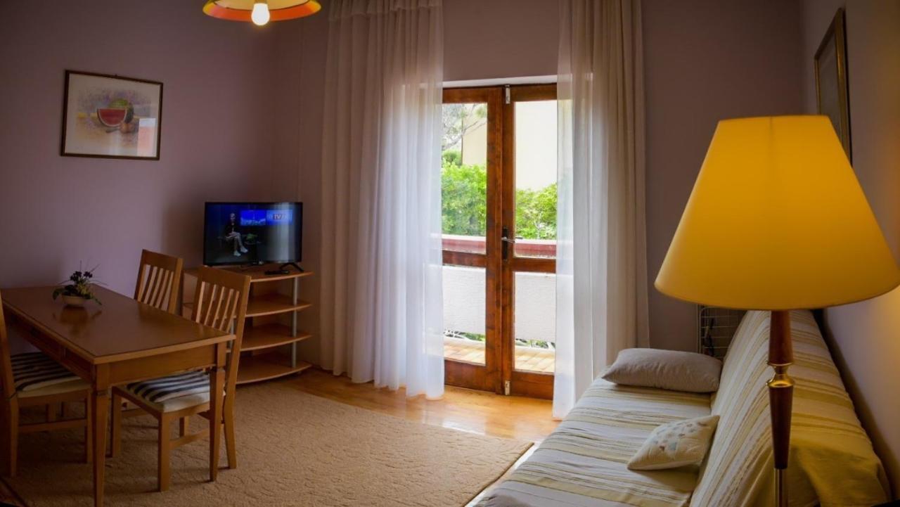 Apartments By The Sea Pag - 532 Pag Town Esterno foto