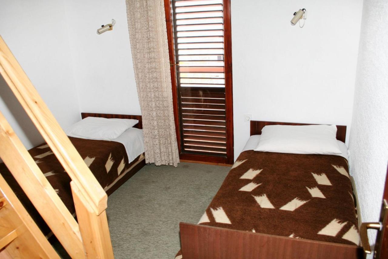 Apartments By The Sea Pag - 532 Pag Town Esterno foto